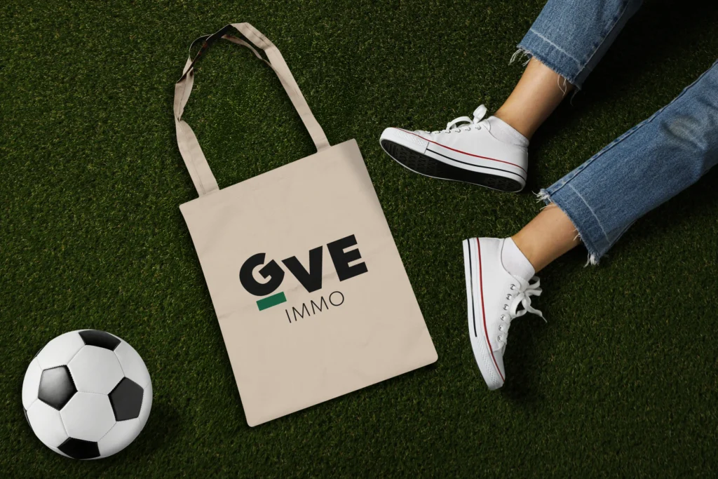 LXP4883_GVE_Katoenen Goodiebags Voetbaltornooi_Design_230x143mm_MOCKUP_1